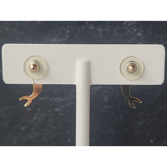 Gold Tone Dolphin Shaped Stud Earrings Vintage Costume Jewelry - Picture 6 of 10